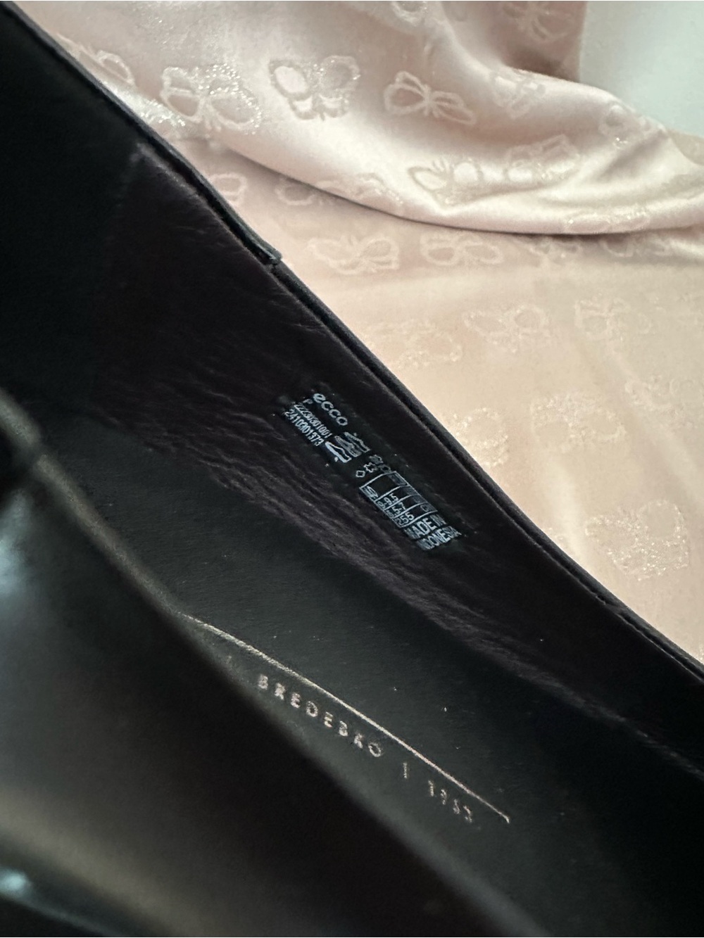 Ecco Women's Black Leather Round-Toe Ballet Flats - Picture 8 of 9